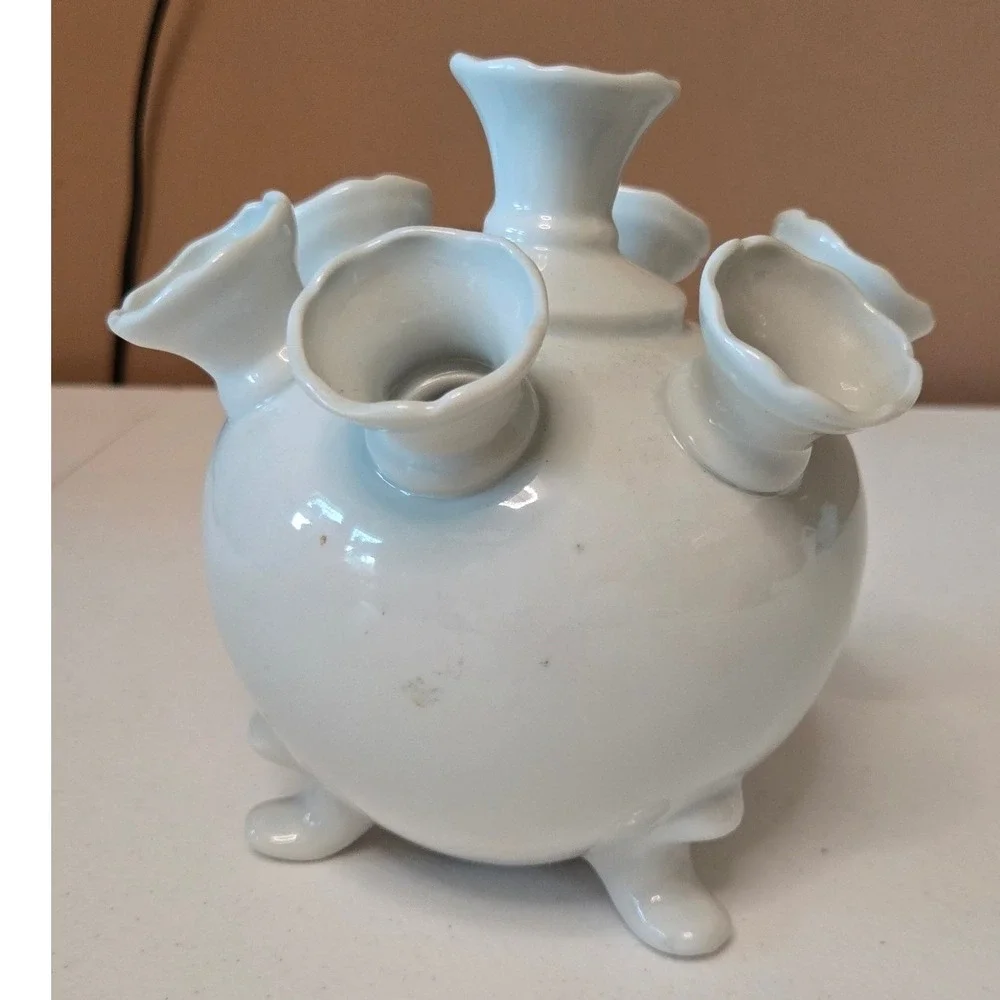 Andrea by Sadek Williamsburg Meadow Flower White Ceramic 7 Spout Vase Frog
